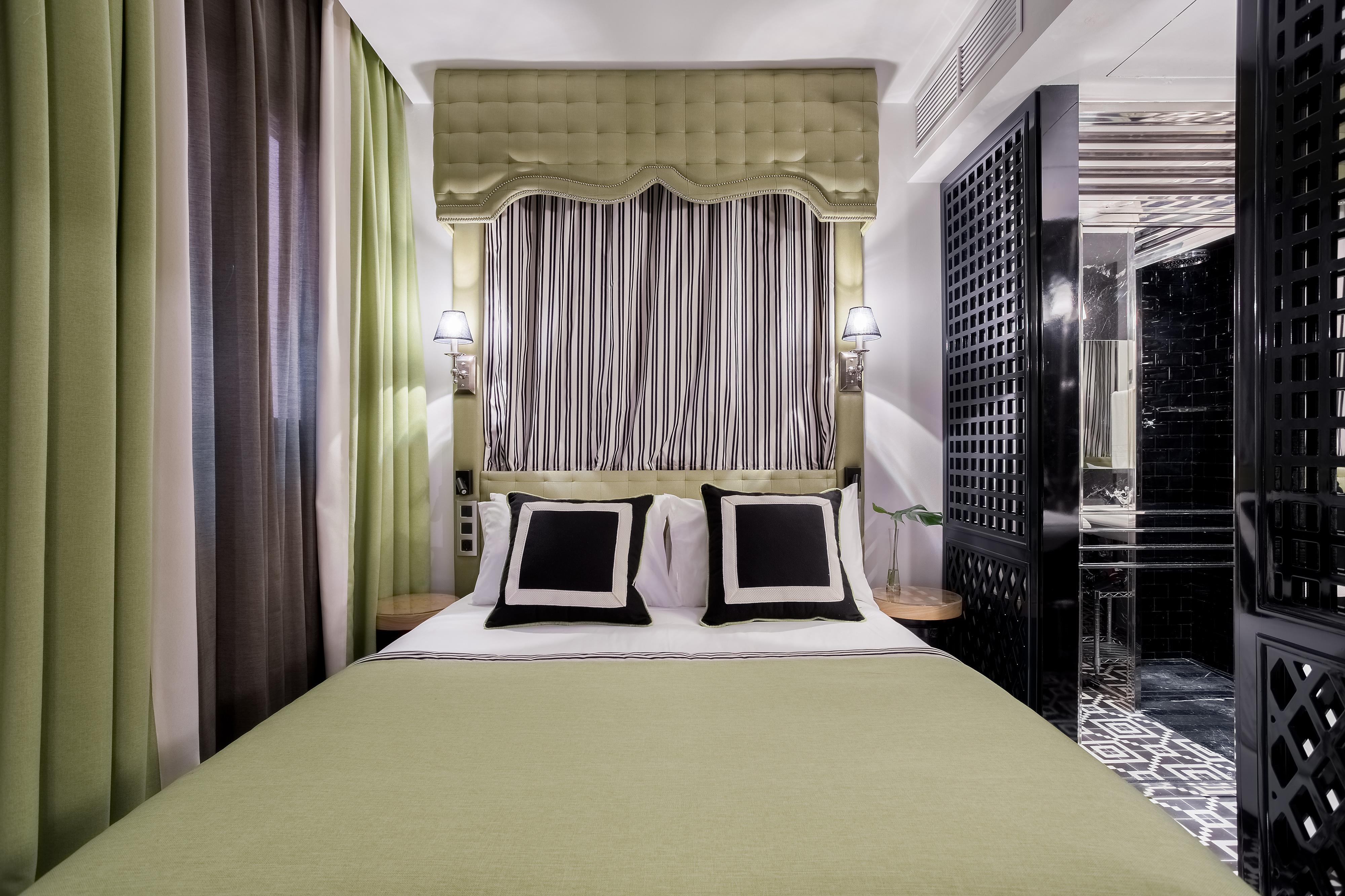 Mate Anna, Hotel